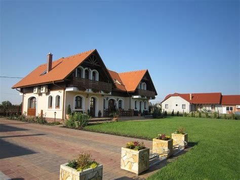 SOVIRAG VENDEGHAZ (Hortobagy) - Guesthouse Reviews, Photos, Rate ...