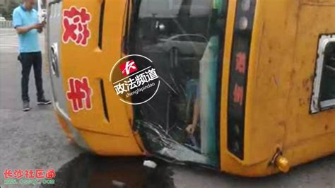 长沙幼儿园校车被越野车高速撞翻 1样东西救了12条命！_社会_长沙社区通