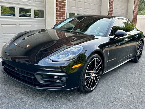 2022 Porsche Panamera Black