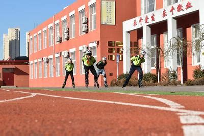 河北唐山：特教学校里乐享冰雪运动-人民图片网