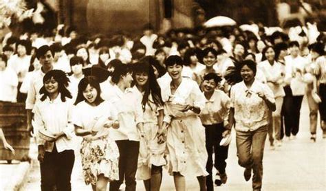 92年南下打工潮中的深圳“外来妹”_手机凤凰网