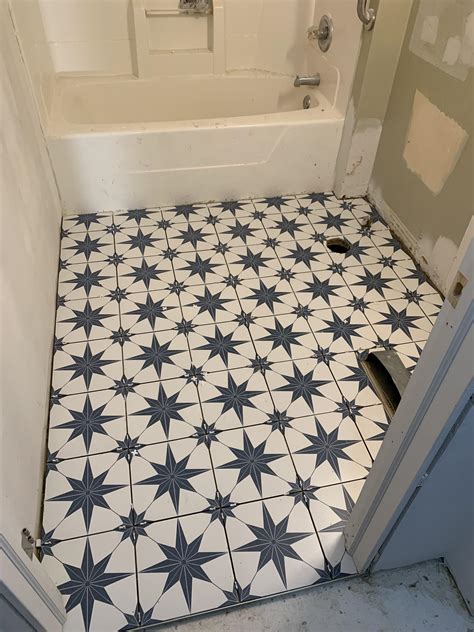 Help! I can’t figure out a shower curtain to go with the navy blue star ...