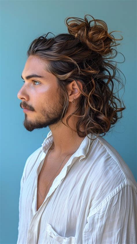 Meistern Sie den Man Bun: 22 Styles, die Ihren Look sofort aufwerten in ...