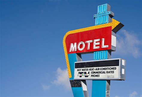 Motel vs hotel: Learn the key differences - KAYAK