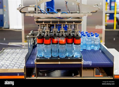 Rezultat imagine pentru Robotic Arm Case Packing Machine