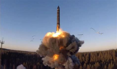普京指挥俄军战略核演习 大规模试射可携带核弹头导弹|普京|俄军|导弹_新浪新闻