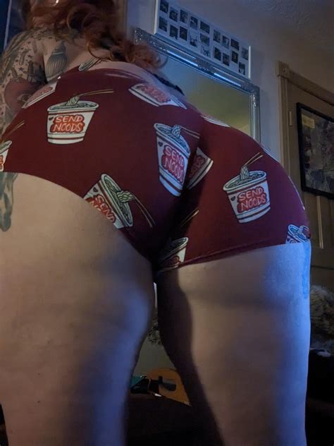 Your Late Night Nudes Has Arrived 😉 : r/boyshorts