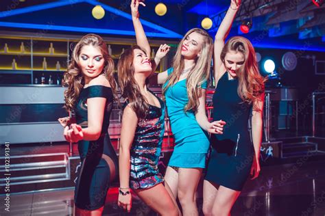 Beautiful girls having fun at a party in nightclub foto de Stock ...