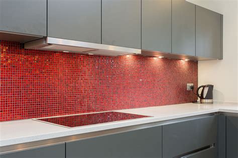 Bauformat Grey Handleless Kitchen with Red Mosaic tile splashbacks ...