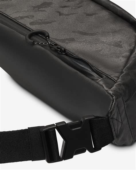 Nike Pro Storm-FIT ADV Cross-Body Bag (6L). Nike IN