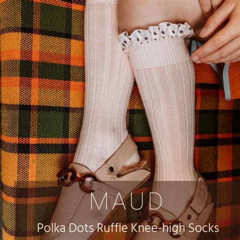 Collegien / Maud Polka Dots Ruffle Knee-high Socks 2976 | kototo