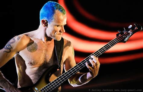 La biografía de Flea (Red Hot Chili Peppers) está en camino | Binaural