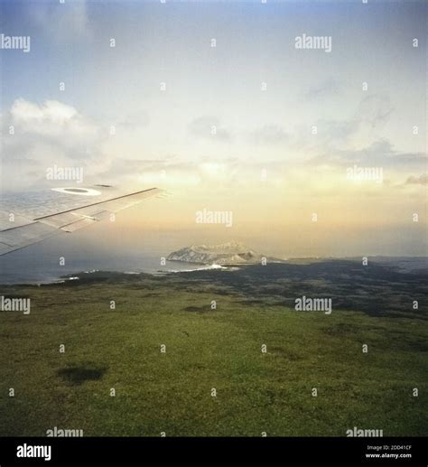Anflug auf die Insel Isla Santa Cruz auf dem Galapagos Archipel ...