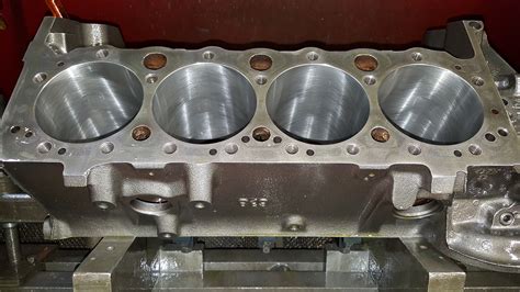 Line Bore Engine Block 的图像结果