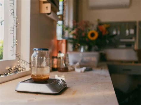 How to Apply Spray Shellac 的图像结果