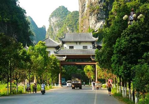 骑行阳朔十里画廊，感受阳朔山水的魅力