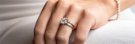 How to Wear a Wedding Ring: Defining Your Personal Style - Diamond ...