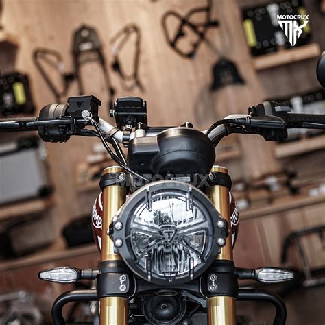 Triumph SPEED 400 - MOTOCRUX Light Lock Headlight Grill Set – LRL Motors