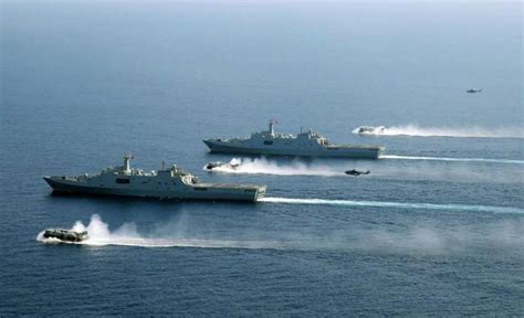 中国海军“神盾天团”亮相阅兵 明星舰艇都齐了！_军事_环球网