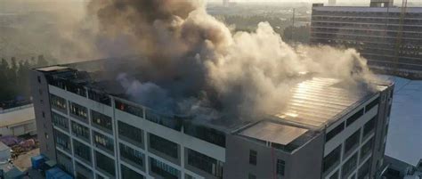厂房火灾致6名人员被困！救出瞬间，火势迅速吞噬整个楼顶_救援_被困者_江门