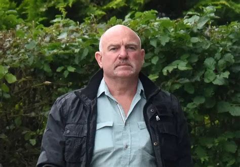 Man Fined After Setting Up Green Traffic Light Outside His House