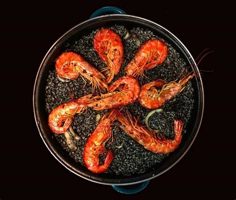 https://spanishsabores.com/wp-content/uploads/2020/09/Black-paella-1.jpg