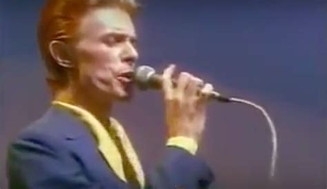 David Bowie Sings "Fame" & "Golden Years" on Soul Train (1975) | Open ...