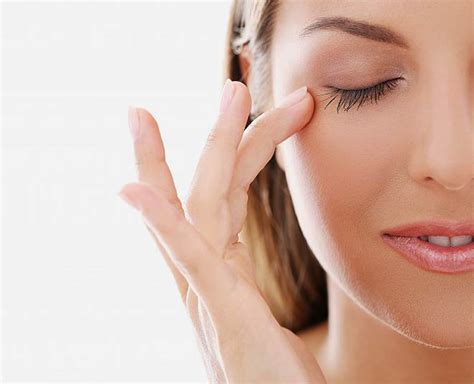 Follow This Guide For Beautiful Looking, Healthy Eyes | Herzindagi