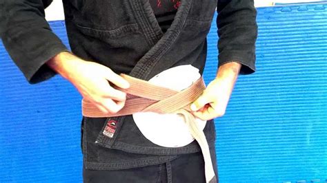 How to tie your belt for BJJ/jiu jitsu/judo in San Diego, CA - YouTube