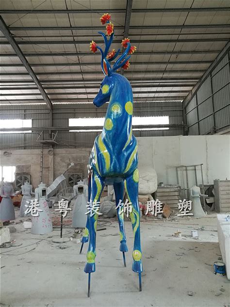 玻璃钢彩绘鹿雕塑-方圳雕塑厂