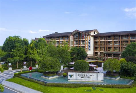Sweetome Resorts (Qingcheng Shanju)(崇州街子古镇斯维登温泉度假酒店(青城山居店)), Chongzhou ...
