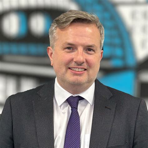 L'université Edge Hill nomme le professeur Michael Young au poste de ...