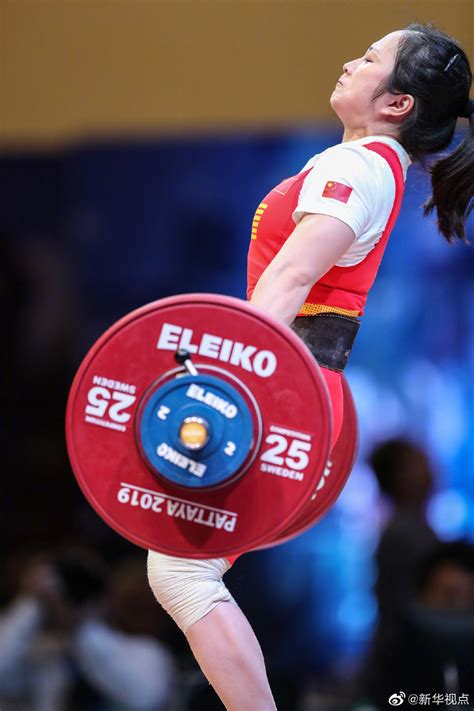 霸气！举重世锦赛女子55公斤级中国选手摘金夺银-大河新闻