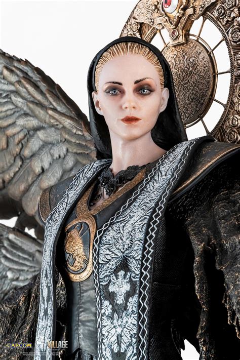 RESIDENT EVIL VILLAGE - Mother Miranda - Statue 1/4 66cm : ShopForGeek ...