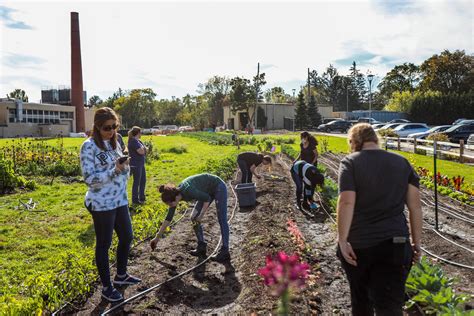 St. Joseph Mercy Health System adds farm to Pontiac hospital