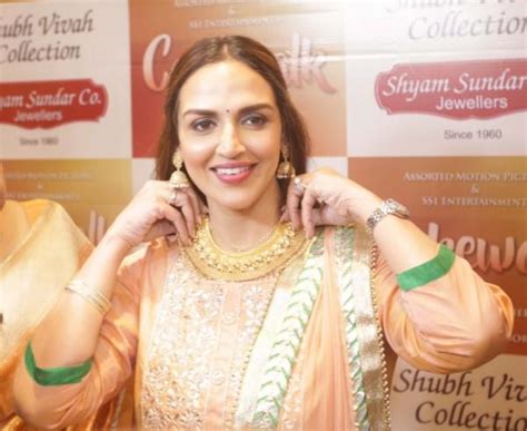 Esha Deol unveils Bengali bride look from 'Cakewalk' - Photos,Images ...