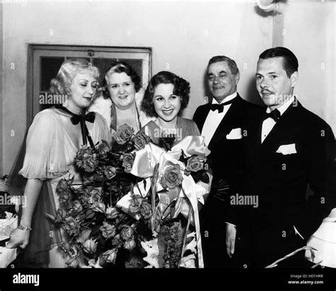 De gauche à droite, Joan Blondell, Kathryn Blondell, Gloria Blondell ...