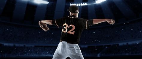 Baseball Player Back View 的图像结果