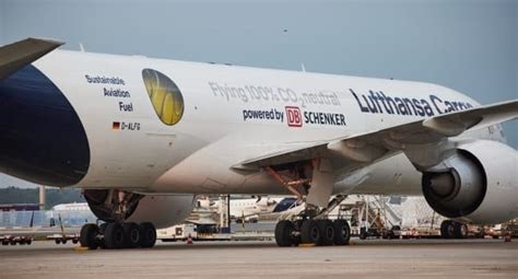 Lufthansa Cargo, DB Schenker show commitment to avoid CO2 on a B777F
