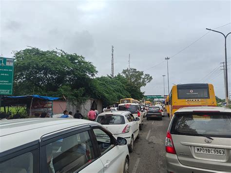 Indore: Traffic Nuisance Outside Liquor Shops, Authorities Silent