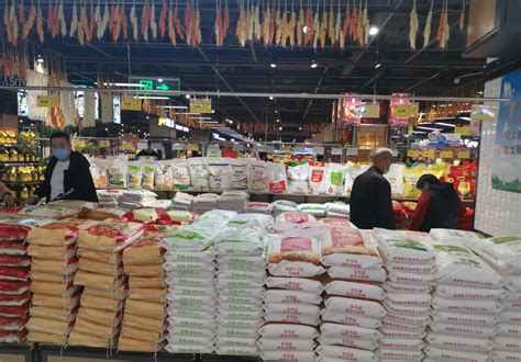 邢台123：邢台家乐园超市天一城店粮蔬果肉供应充足，不存在供应不足的情况