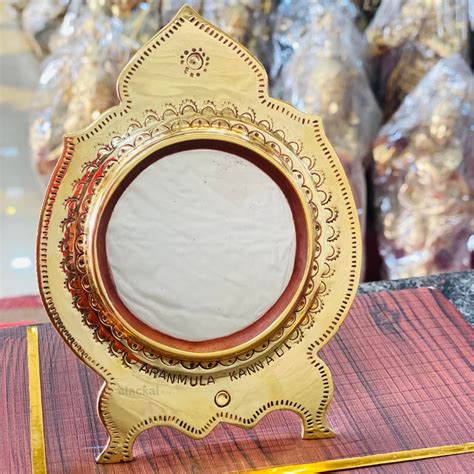 AUTHENTIC ARANMULA KANNADI WITH STAND | HANDCRFATED METAL MIRROR | GIF ...