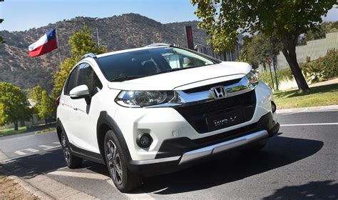 Honda suma una nueva versión tope de línea al WR-V - La Tercera