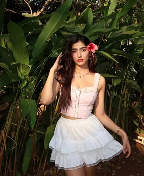 Nazila Sitaishi Biography: Wiki, Age, Height, Boyfriend, Family & Movie ...