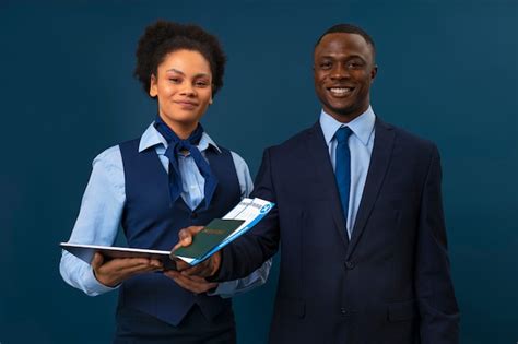 Front view flight attendants with tablet | Free Photo