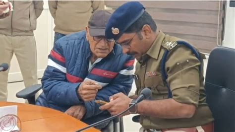 CBI का डर दिखाकर सेना के रिटायर्ड अफसर को 24 घंटे रखा Digital Arrest ...