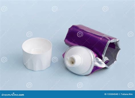 Empty Tubes Of Toothpaste 的图像结果