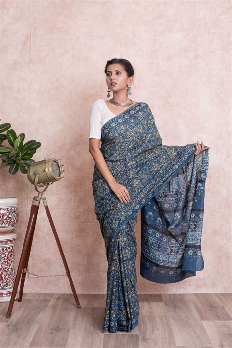Women Ajrak Print Geometric Cotton Mulmul Saree with Unstitched Blouse ...