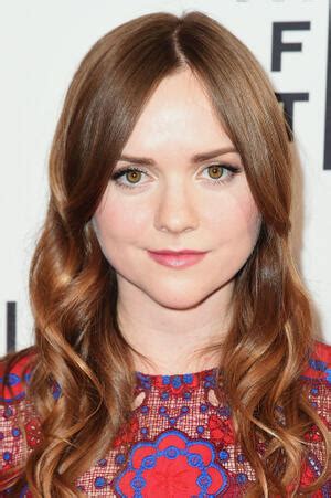 Tara Lynne Barr Biography | Fandango