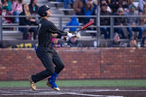 Elks Magical Moment Produces Second Walk-Off Win Over Walla Walla ...